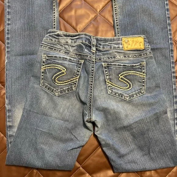 Silver SUKI Classic Blue Women's Jeans 28Wx35L - Picture 2 of 9